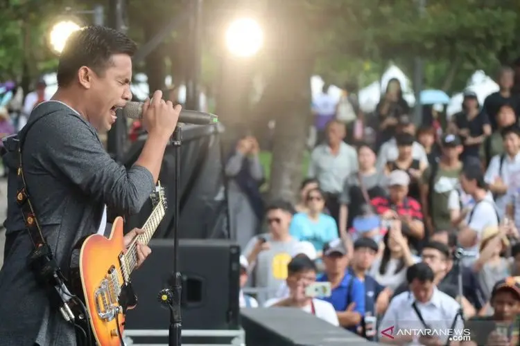 Lirik Lagu Cahaya â Fildan Rahayu