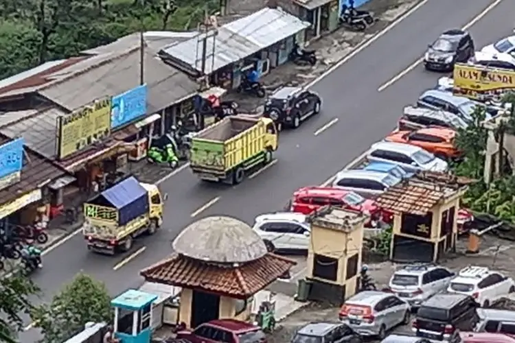 Pertumbuhan Kendaraan Sumbang Kemacetan, Ade Yasin Ngotot Bangun Jalan Puncak II