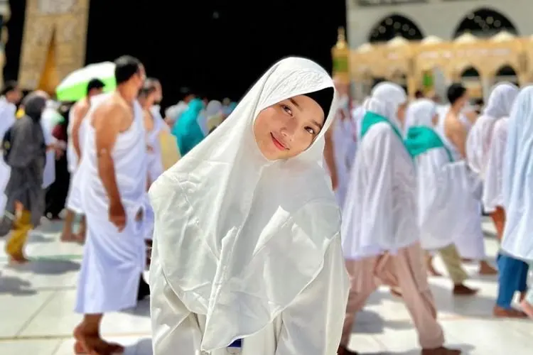 Alhamdulillah, Fuji Tunaikan Niat Vanessa Bawa Pengasuh Gala Sky Umrah