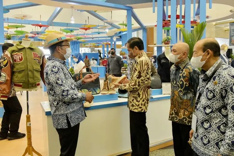 Presiden Jokowi Pesan Produk Radio dan Jam Tangan Kayu UMKM Jawa Barat