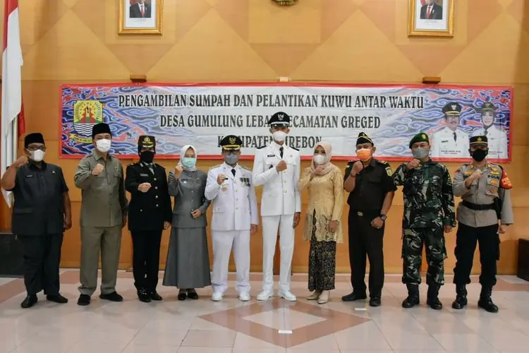 Bupati Cirebon Lantik PAW Kuwu Gemulung Lebak