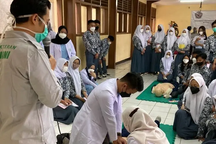 FK Unjani Gelar Pelatihan Mitigasi Bencana Longsor di SMAN 1 Lembang