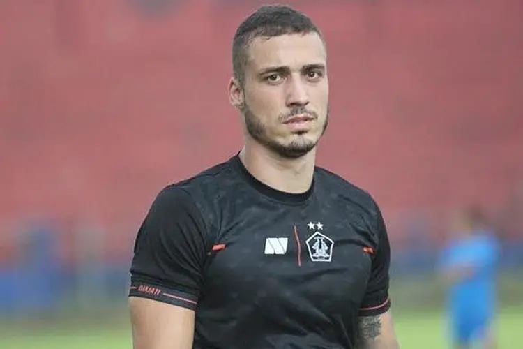 Bek Kiri Persik Kediri Arthur Felix Pede Hadapi Persib, Ini Alasannya