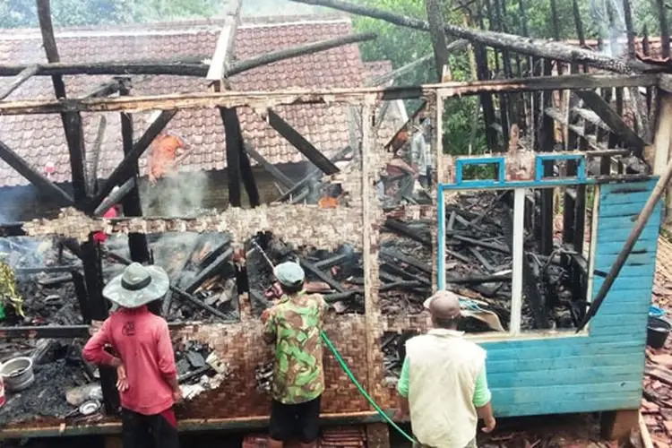 Rumah di Sukamulya Singajaya Ludes Terbakar, Sepeda Motor Cicilan Baru Lunas Hangus