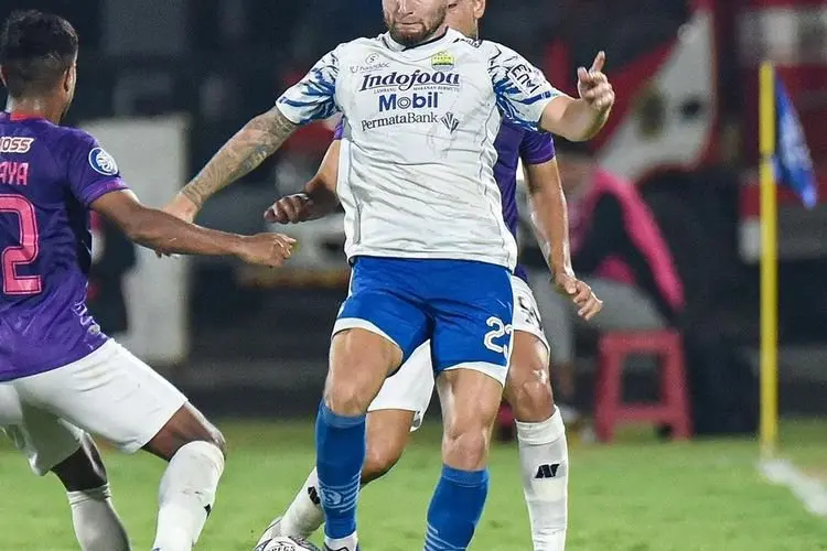 Imbang Tanpa Gol, Persib Bandung Harus Rela Berbagi Poin dengan Persik Kediri