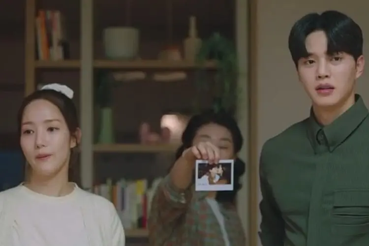 Spoiler Forecasting Love and Weather Episode 14: Jin Ha Kyung dan Lee Shi Woo Akui Hubungannya