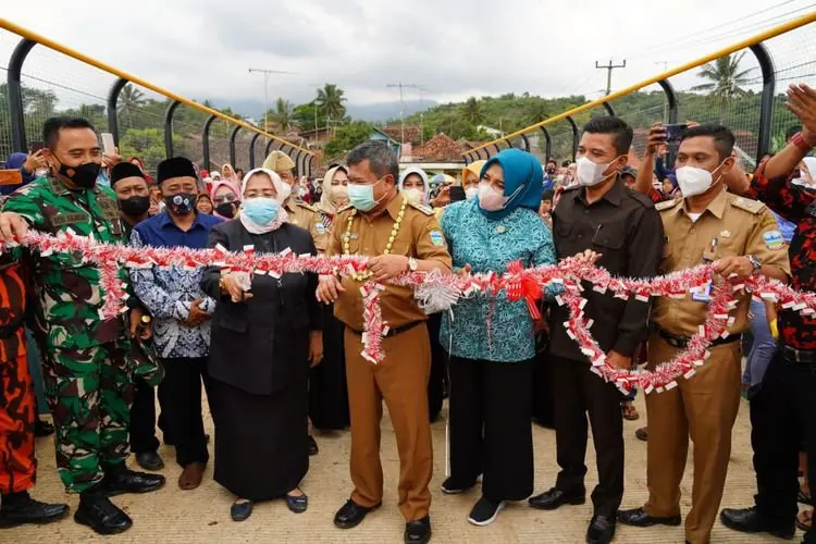 Penantian Warga Terkabul, Rudy Resmikan Flyover Bunisari Malangbong Garut
