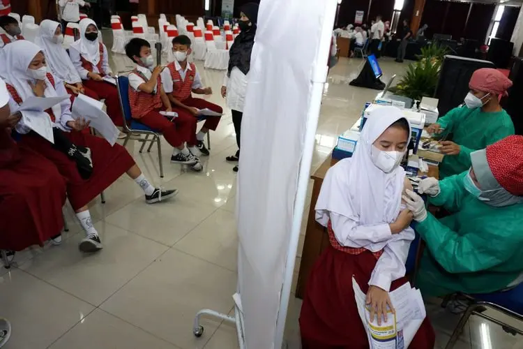  Vaksinasi Bukan Syarat PTM Terbatas, Kemendikbudristek Minta Patuhi SKB 4 Menteri
