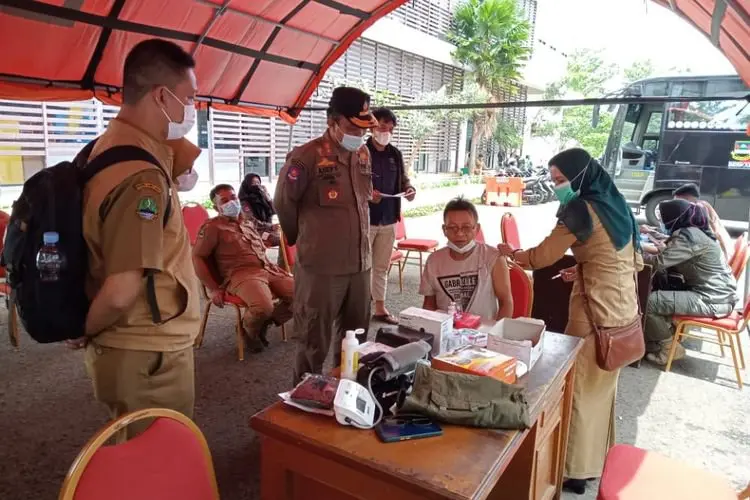 Ada-ada Saja! Satpol PP KBB Bakal Gelar Razia Vaksinasi Gegara Target Vaksinasi Booster Anjlok