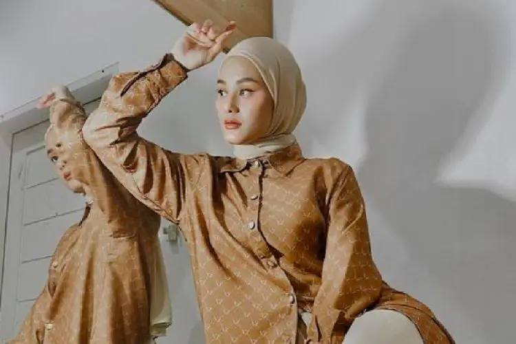 Ramadhan Artis:Â Wajah Tetap Kinclong Meski Berpuasa ala Dinda Hauw
