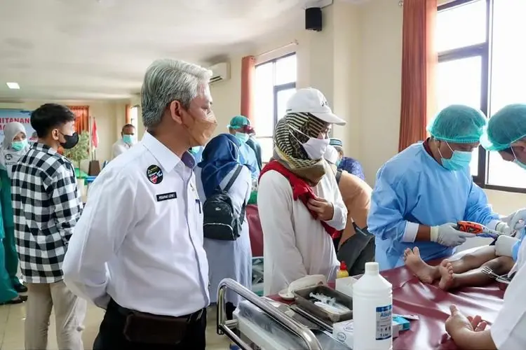 Gelar Sunatan Masal, RSUD Waled Juga Berikan Bingkisan Terhadap 100 Anak