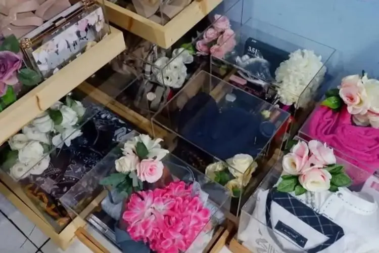 Cerai Dari Istri, Viral Seorang Pria Bawa Kembali Barang Seserahan