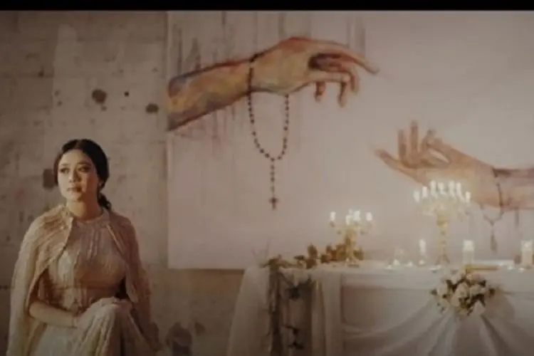 Lirik Lagu Tabu â Brisia Jodie