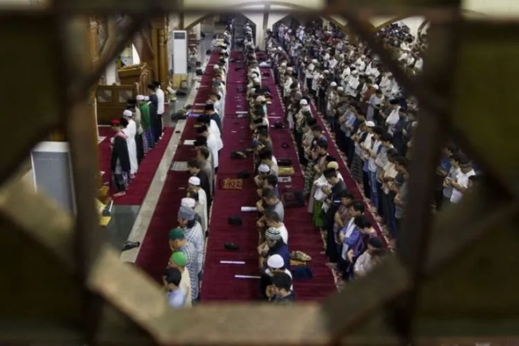 Masjid Al-Muhajirin Muhammadiyah di Bandung Gelar Salat Tarawih Pertama Selasa Malam