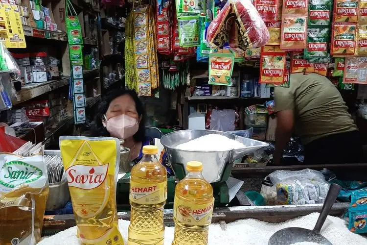 Pedagang Mengeluh Minyak Goreng Kemasan Tidak Laku, Warga Lebih Milih Minyak Goreng Curah