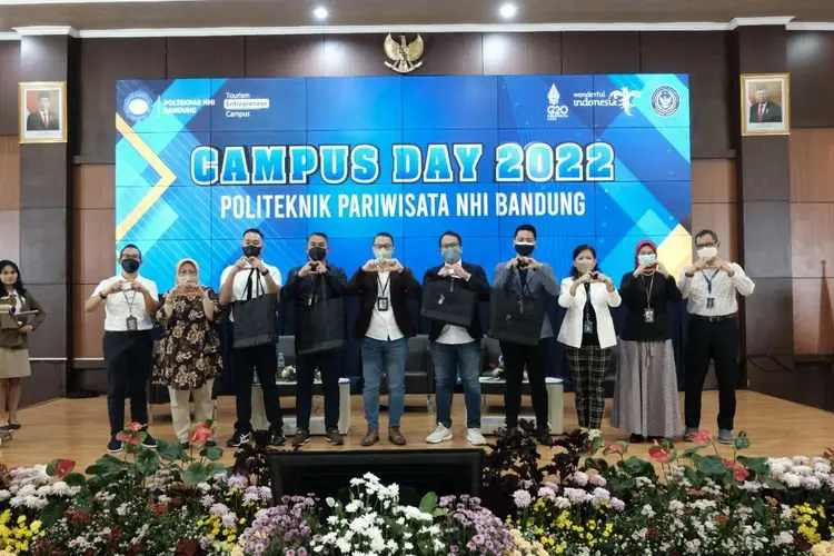 Sandiaga Uno Ajak Mahasiswa Calon Mahasiswa Baru Tidak Ragu Daftar di Poltekpar NHI Bandung