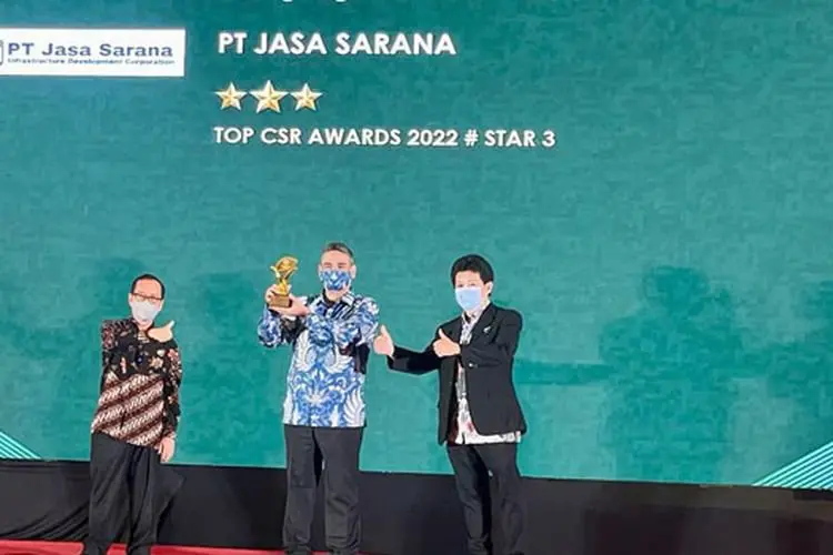 BUMD PT Jasa Sarana Sabet Penghargaan TOP CSR Awards 2022
