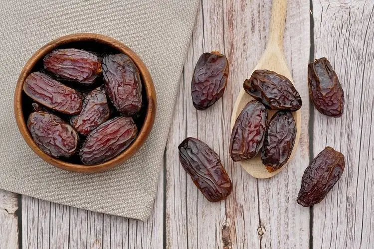 Detoksifikasi Alami: 3 Resep Segar dengan Buah dan Kurma untuk Usus Sehat Berkilau