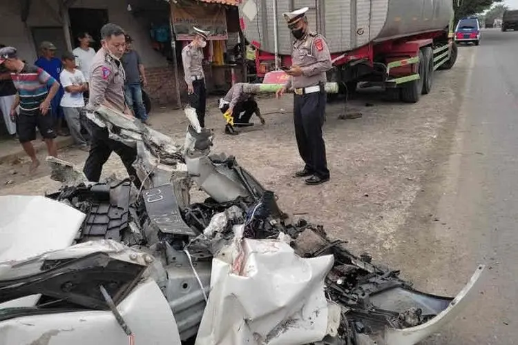 Kronologi Avanza Hantam Truk Tangki di Pantura Cirebon, 6 Orang Tewas