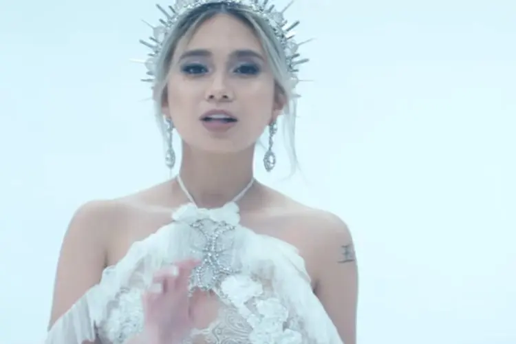 Lirik Laguâ Plot Twist â NIKI