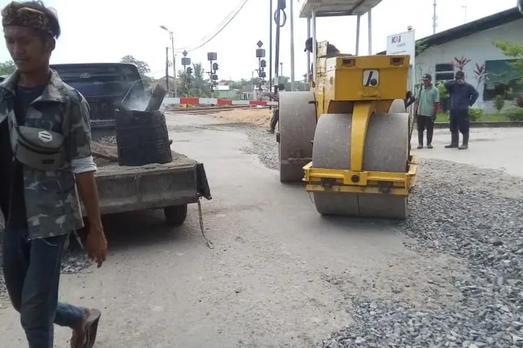 Anggaran Minim, Pemeliharaan  Jalan di Kabupaten Cirebon Tidak Maksimal