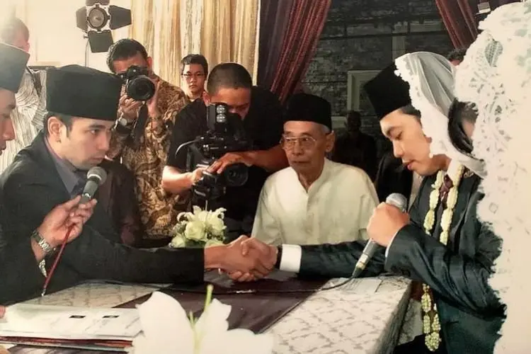 Raffi Ahmad Unggah Foto Jadi Wali Nikah, Warganet: Kok Muka Aa Raffi Yang Tegang