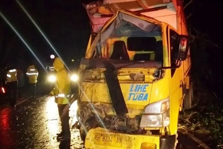 Sejumlah Orang Tewas Tabrakan Truk dan Kereta