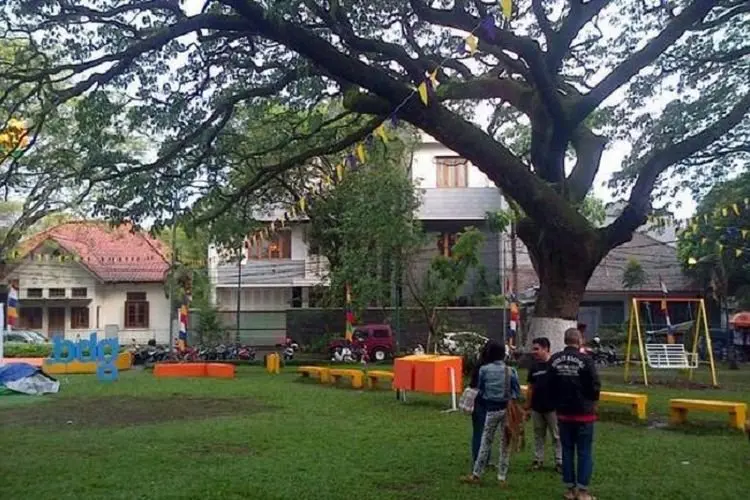 Tempat Ngabuburit di Bandung: Kuy ke Taman Foto, Es Dawet, Mie Ayam, Batagor Murah-murah!