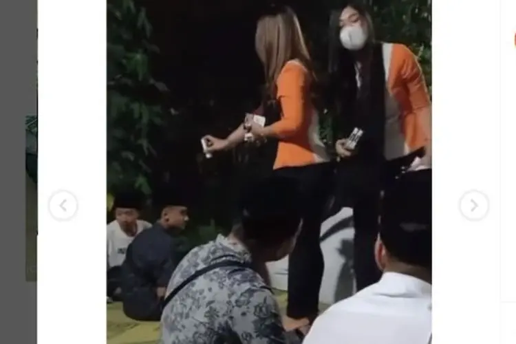 Viral! SPG Jajakan Rokok ke Jamaah Pengajian Saat Pengajian Berlangsung, Ini Reaksi Netizen