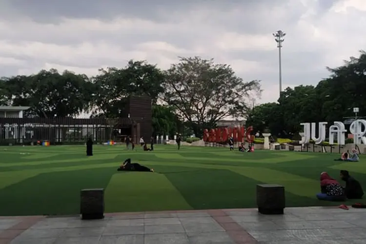 Alun-Alun Bandung Masih Menjadi Tempat Favorit Ngabuburit
