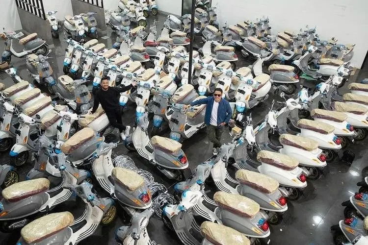 Arief Muhammad Bagi-bagi 100 Vespa Gratis, Ini Syaratnya! 
