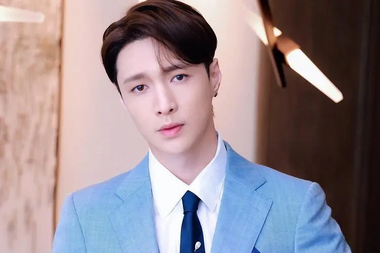 Kejutkan Penggemar, Lay EXO Umumkan Keluar dari Agensi SM Entertainment, Begini Isi Suratnya