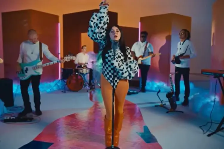 Lirik Laguâ I Am Woman â Emmy Meli