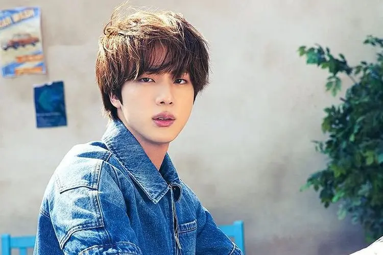 Masih Dalam Proses Pemulihan Pasca Operasi, Penampilan Panggung Jin BTS Selama Konser Akan Dibatasi