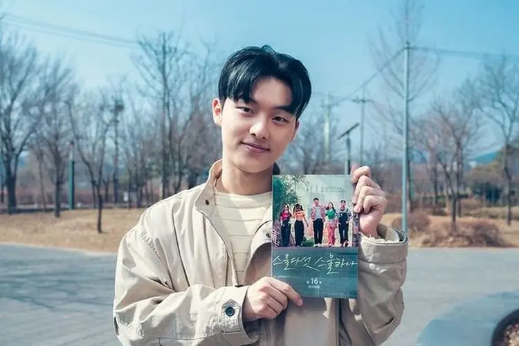 Ceritakan Perannya dalam 'Twenty Five Twenty One', Choi Hyun Wook: Melihat Kembali Masa Muda Kita