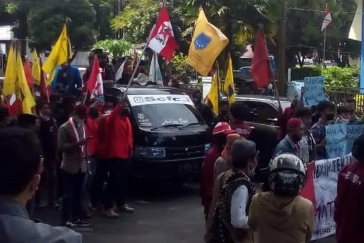 Demo Mahasiswa Aliansi Cipayung Plus di Garut Tuding Rezim Tamak dan Culas