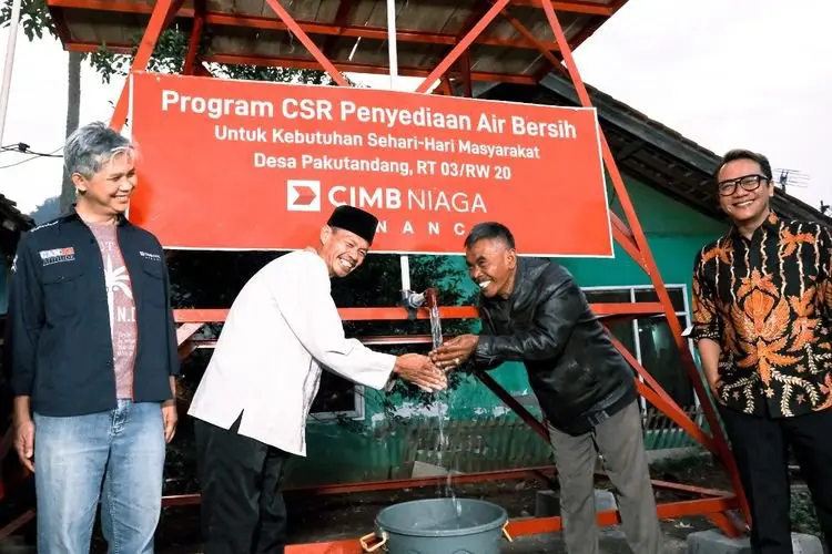 Terima CSR, Warga Desa Pakutandang Bandung Kini Lebih Mudah Akses Air Bersih