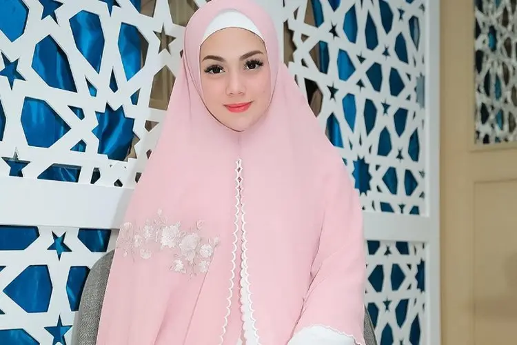 Celine Evangelista Diisukan Pindah Agama, Gus Miftah Bongkar Kebenarannya