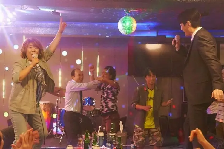 Spoiler Our Blues Episode 2: Kebahagiaan Choi Han Soo Bertemu Jung Eun Hee dan Teman SMA Lainnya