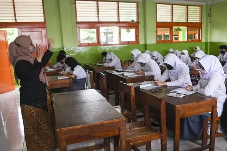 Kemendikbudristek Berikan Informasi, Juli 2022 Mata Pelajaran PPKn Diganti  Pendidikan Pancasila
