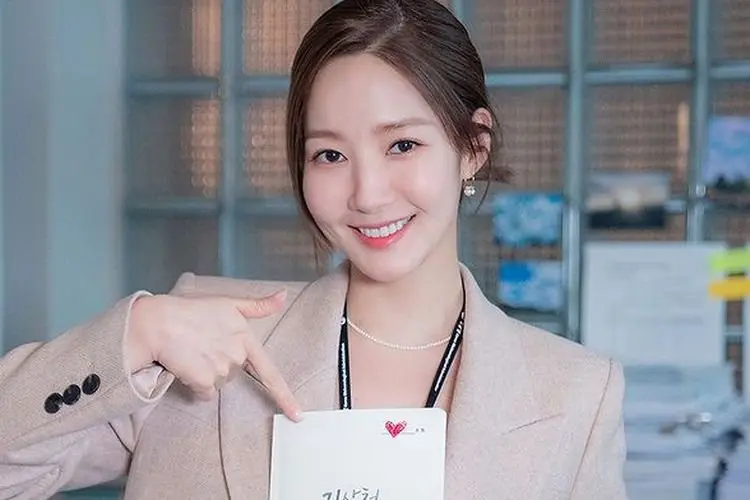 Bagikan Pemikiran Tentang Pernikahan seperti di 'Forecasting Love And Weather', Park Min Young: Masih Jauh