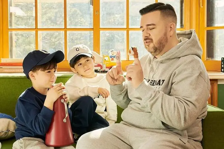 Sam Hammington, William dan Bentley akan Kembali dengan Acara Variety Show Keluarga Baru Bulan Depan