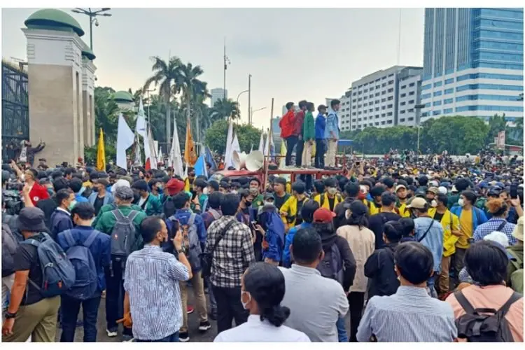 Wakil Ketua DPR RI dan Kapolri Temui Masa Aksi Demo Mahasiswa