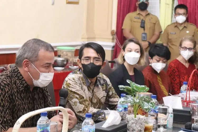 Didatangi Delegasi Kedubes AS, Imron Paparkan Programnya di Kabupaten Cirebon