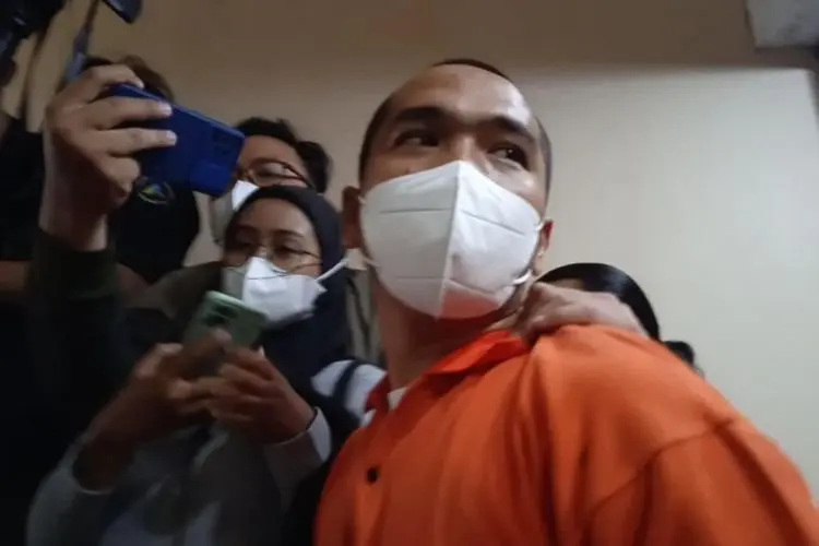 Jadi Tersangka Kasus Pengeroyokan, Bos PS Store Tak Banyak Bicara