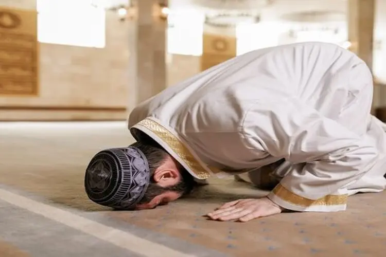 Lupa Jumlah Rokaat dalam Sholat? Lakukan Sujud Sahwi! Ini Dalil Rasulullah Melakukannya