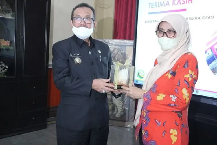 Sejumlah Gedung Pemkab Cirebon Bakal Dipasangi PLTS Atap