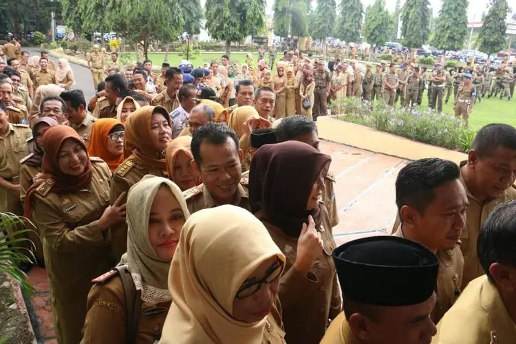 Cair Nih! Jokowi Umumkan ASN Segera Terima THR, Gaji 13 & Tunjangan