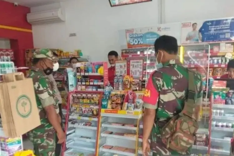 Dua Pencuri Bersenjata Api Satroni Swalayan di Kabupaten Bekasi