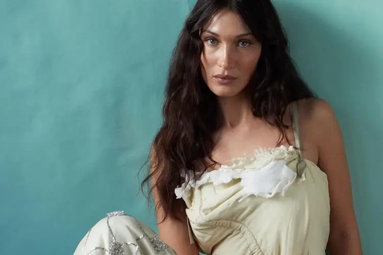 Unggah Soal Palestina, Bella Hadid Emosi ke Instagram Karena Ini